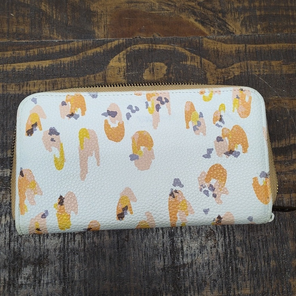31 Thirty-One All About The Benjamins Wallet Soft Watercolor Spots Pebble Flaws